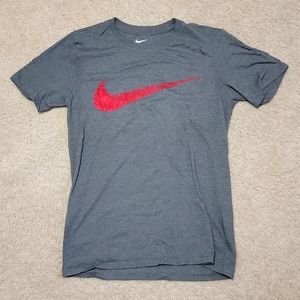 Men's grey Nike tshirt